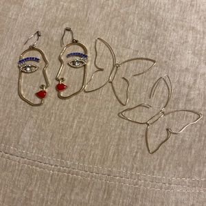 2 pairs of gold-tone earrings